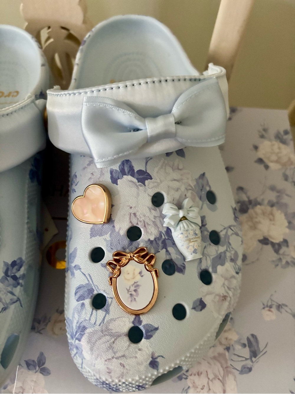 LoveShackFancy blue rose Crocs 8 women’s in box - Picture 9 of 13